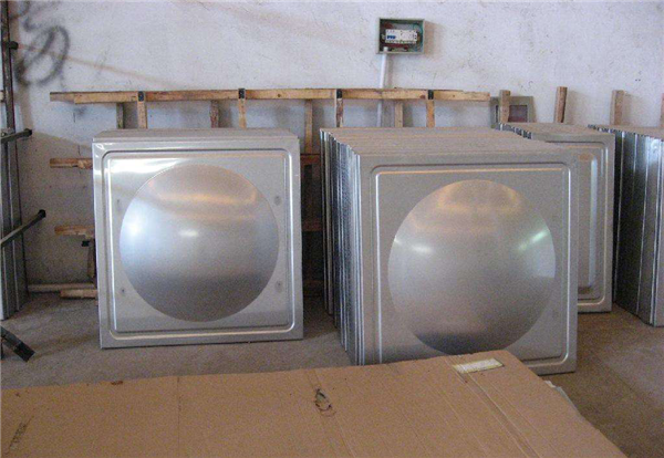 表面采用熱鋅防腐處理，美觀耐用，防止水質(zhì)二次污染，有益于人體健康